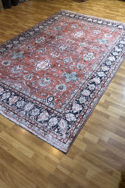 Makine Usak Halısı